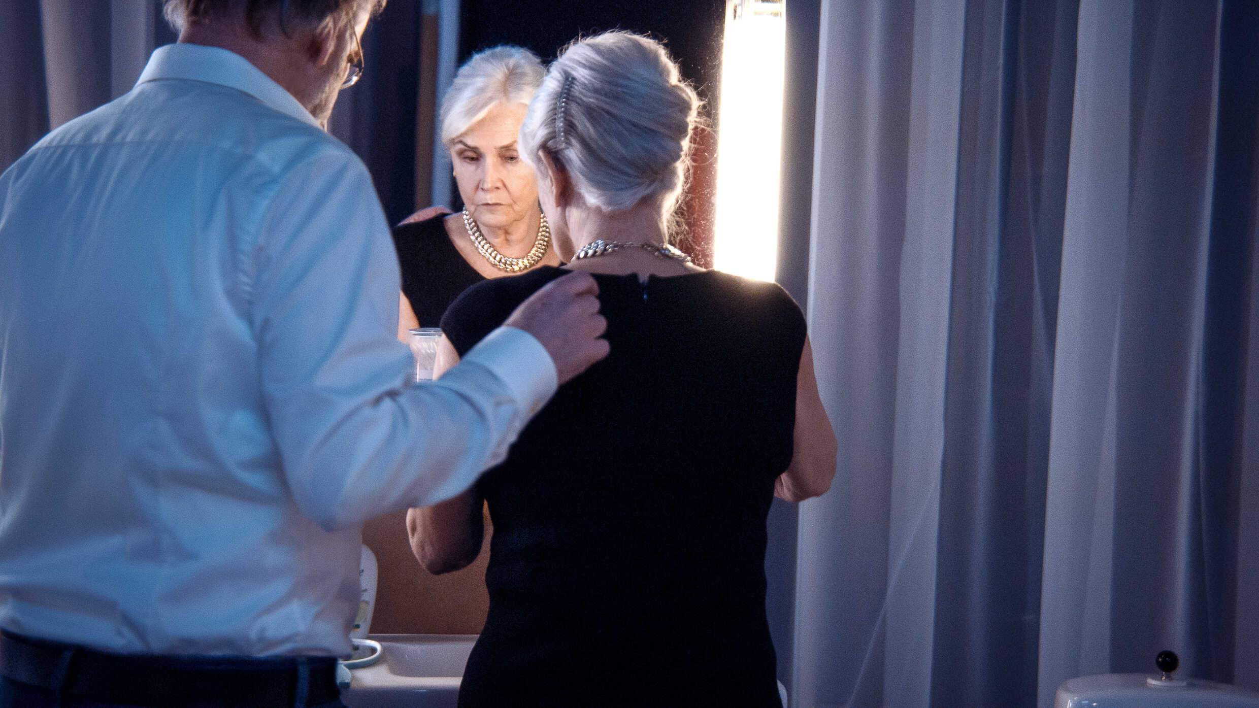 Nu sätts den oscarsbelönade filmen Amour upp som teater för första gången med Marika Lindström och Niklas Falk i huvudrollerna. Premiär 4 december på Klarascenen, Kulturhuset Stadsteatern.