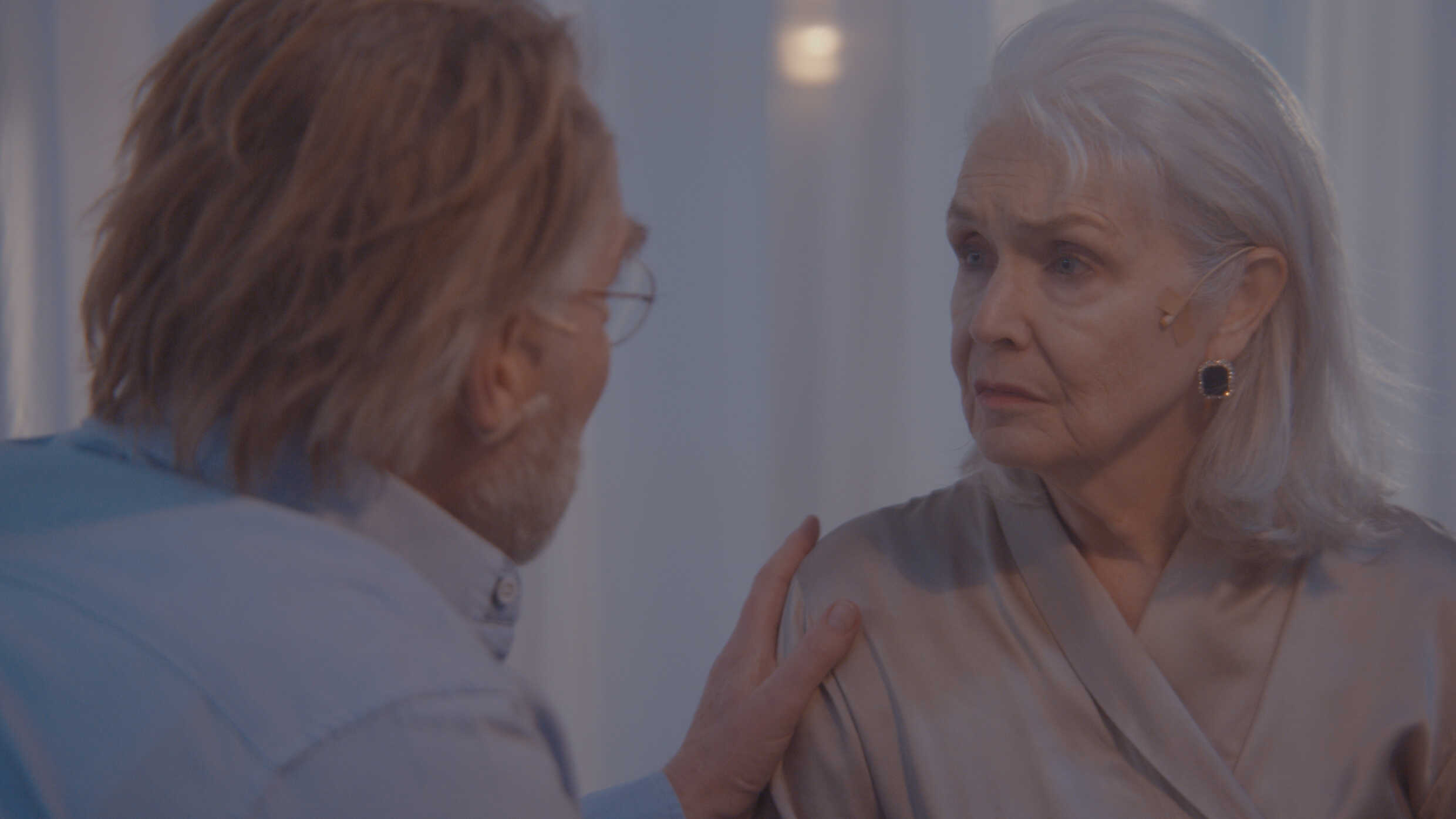Nu sätts den oscarsbelönade filmen Amour upp som teater för första gången med Marika Lindström och Niklas Falk i huvudrollerna. Premiär 4 december på Klarascenen, Kulturhuset Stadsteatern.