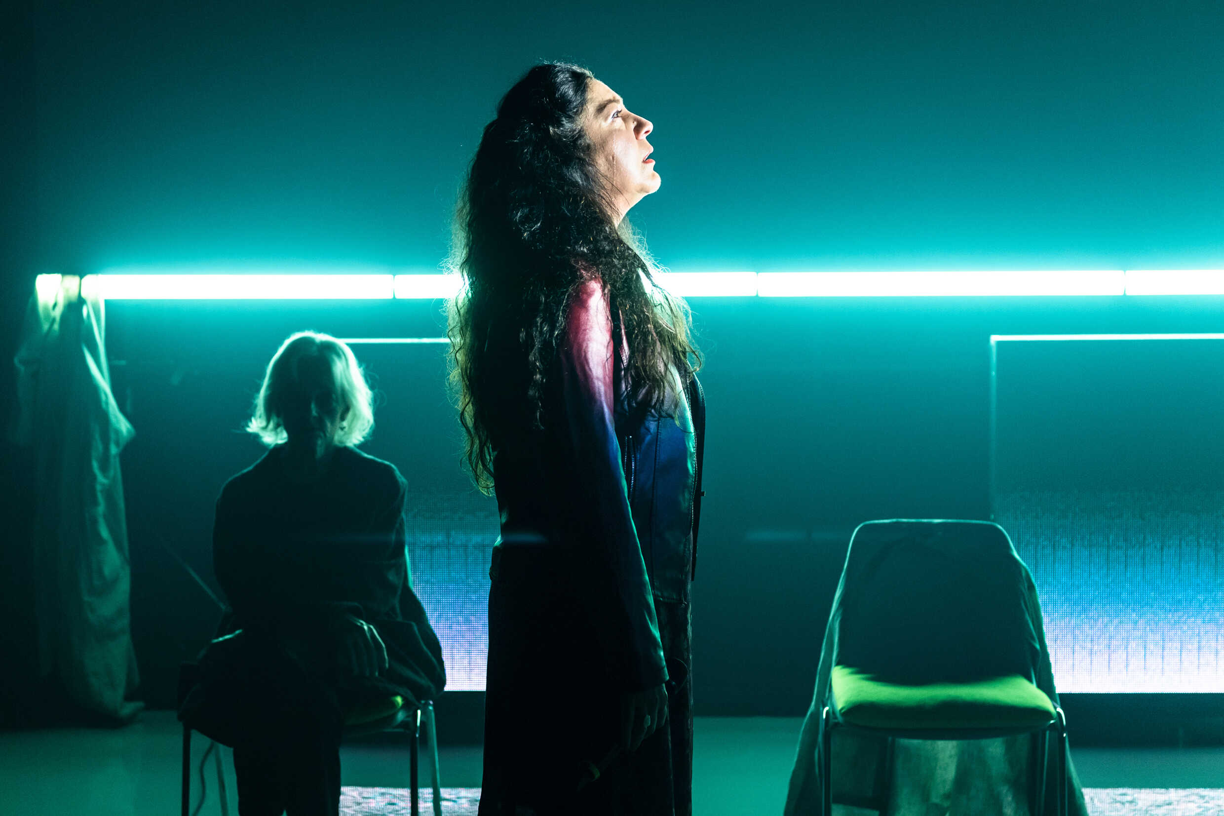 Gloria Tapia och Chatarina Larsson i pjäsen Mammorna, baserad på Alexandra Pascalidous roman. Premiär 14 januari på Lilla scenen, Kulturhuset Stadsteatern.