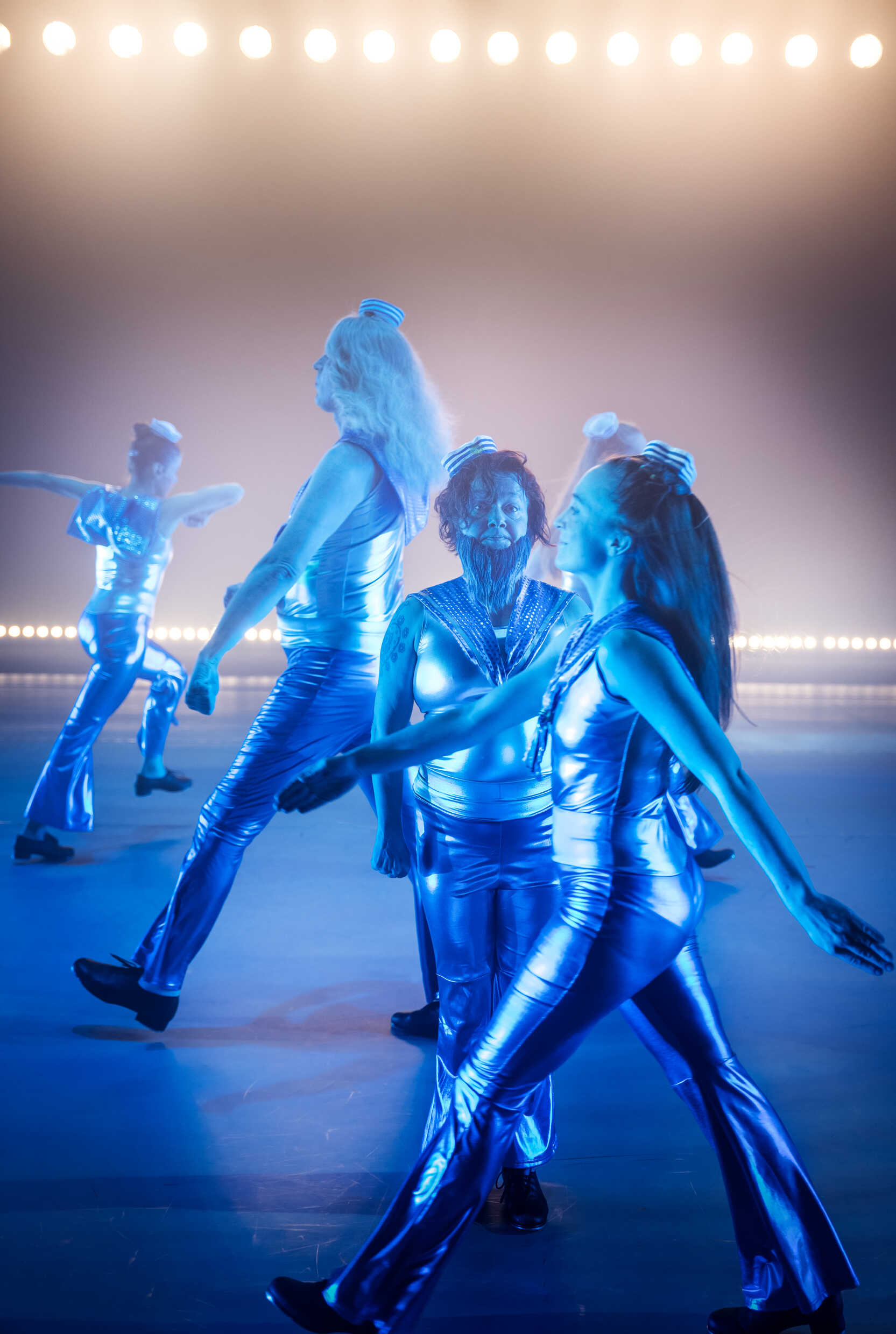Dance Nation på Kulturhuset Stadsteatern Skärholmen. Siri Hamari, Emelie Garbers, Joakim Gräns och Emma Mehonic